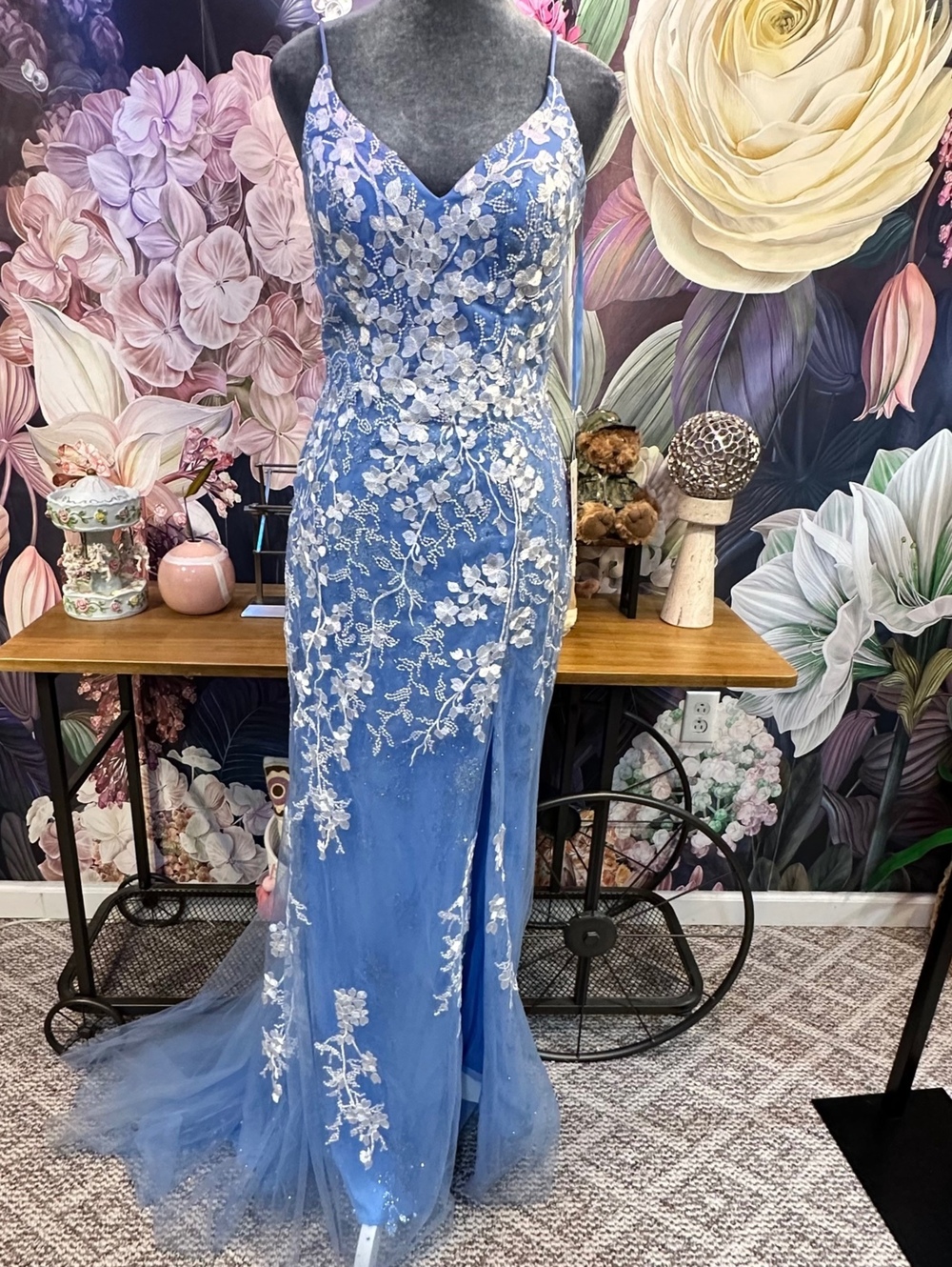 Design NWT $189 Sze 6 Blue Embroidered Tulle Gown Lace Up Corset Back Prom Dress